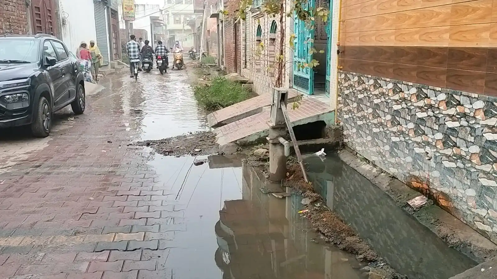 मुजफ्फरनगर जसवंतपुरी में सड़कों पर जलभराव