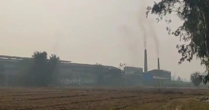 प्रदूषण फैलती चिमनियां