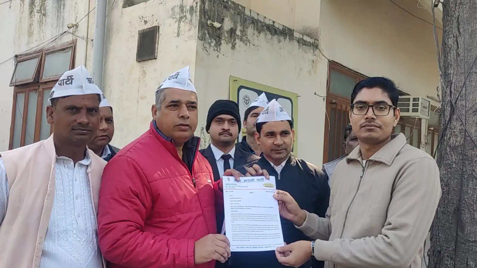 मुज़फ्फरनगर में मणिकर्णिका घाट पर प्राचीन मंदिरों को तोड़े जाने का विरोध, आप ने सौंपा ज्ञापन