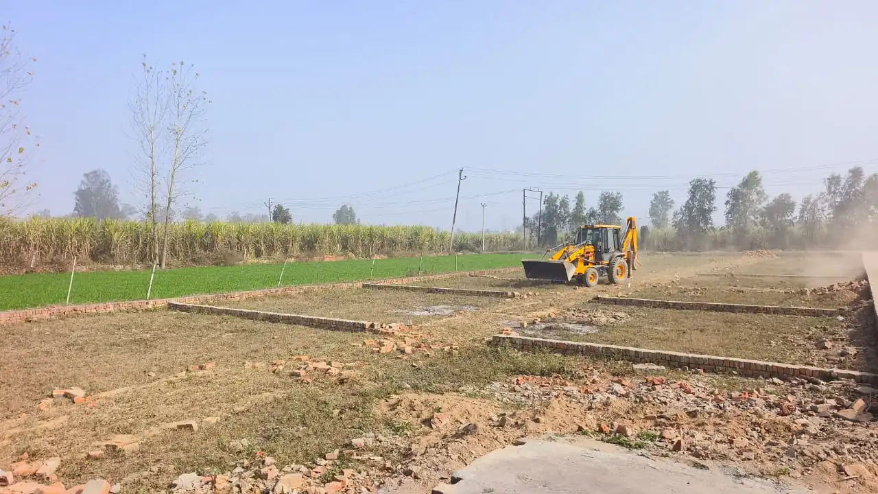 Action taken against land mafia in Muzaffarnagar; bulldozer demolishes illegal constructions on 12 bighas of land.