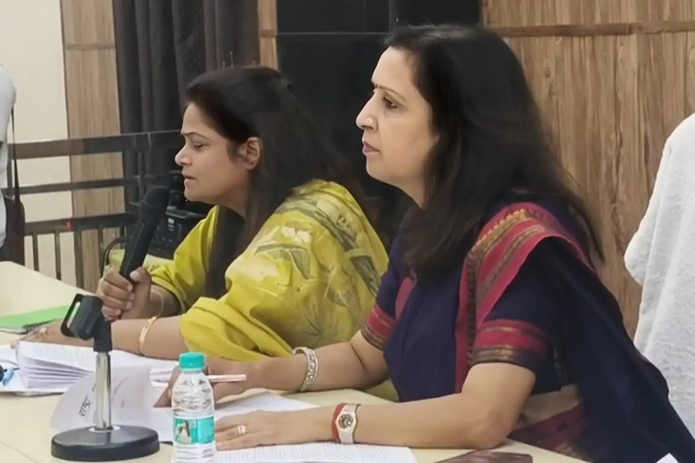 मुज़फ्फरनगर- जन्म व मृत्यु प्रमाण पत्रों के निर्गत करने में आ रही शिकायतों पर लिपिक पर गिरी गाज, चेयरमैन हटाया लिपिक